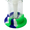 bong de silicona y vidrio con LED azul verde de cerca